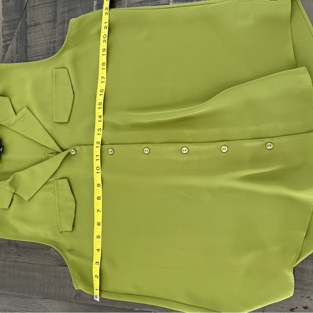 Fortune and Ivy Olive Green Sleeveless Button-Down Top - Picture 3 of 5
